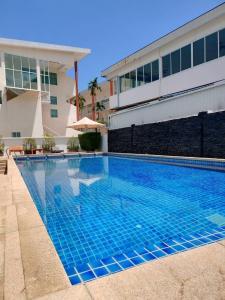 Modern Kamala Townhouse Hideaway with Shared Pool