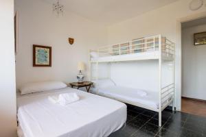 Con terraza con campo fútbol, pin pong con Parking