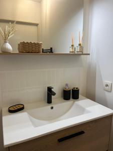 A 50 mètres de la frontière de Bâle,bus-tram, avec parking