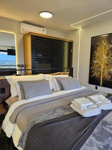 The Altitude Cabana 1374-Black