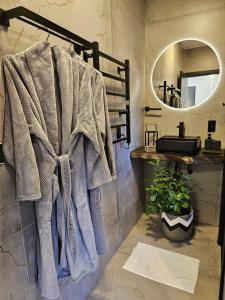 The Altitude Cabana 1374-Black