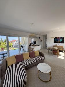 Alma Mare - Modern Apartment with Soul & View