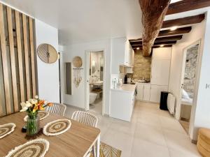 Paris center near Notre Dame 2 bedrooms with Balcony