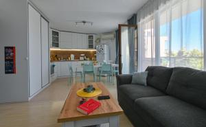 Via Sunride - Twin Maisonette Apartments by the sea