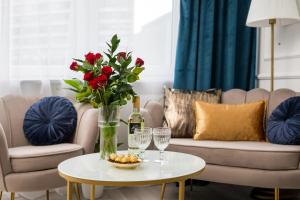 First Class Suite 3 min to Central Station with balcony, AC and the view on Palace