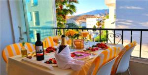 DiCaprio - Sunset Ritual incl I by MovieStar Holidays