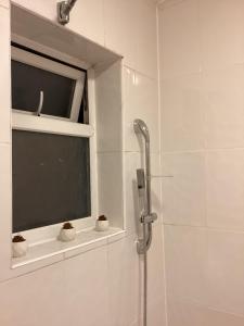 Large Family Home, Pet Friendly, 4 Bed 2 Bath House, Sleeps 10, Free Wi-Fi, Free Parking