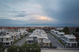 Nefeli & Nefeli Luxury Stay Complexes by Horizon Homes