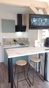 Appartements NOUVEAU STUDIO OMER - Netflix & Clim - Centre Ville Transports - Ideal PRO ou COUPLE - Cosy & Confort - OFFRE SPECIALE : photos des chambres