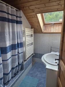 Maison de campagne et montagne près des stations de ski