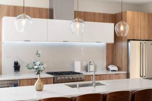 New 3Bed 3Bath Condo with Parking by United Center