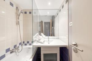Appartements 7mn walk to Metro, in ApartHotel : photos des chambres