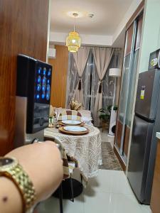 CAMP CJ Staycation FREE POOL and GYM Access near MRT Boni and BGC