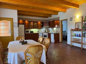 Szőlősgyörök Kun Apartment with 3 bedrooms on 92 in