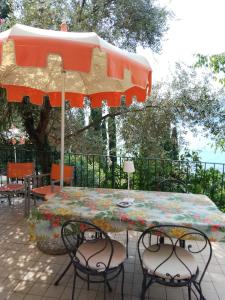 Panoramic Lake View Apartments with Pool & Breakfast