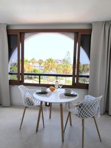 Parque Santiago II - modern studio Las Americas - heated pool, 250m to the beach
