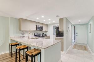 Gorgeous Poolside Retreat with Beach Breeze