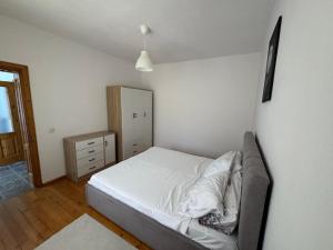 Ilis Apartment, Pogradec