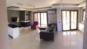 Cesme Alacati Havuzlu Villa