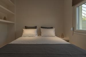 Elonea Villas, Luxury Villas and Studios in Kallikrateia Halkidiki with Garden, Veranda & BBQ