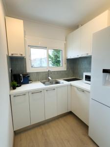 103 - Beachside Renovated 1BR apt w private garden