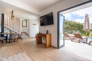 Madeira Protea Retreat- Villa with Heated Private Pool, Gym and Office