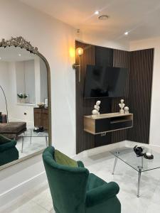 Bradford 2BR Luxury Central Apartment