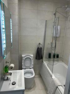 Bradford 2BR Luxury Central Apartment