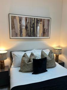 Bradford 2BR Luxury Central Apartment