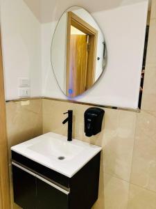 The Midnight stylish studio i902 TenTon Zamalek