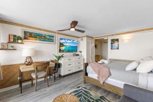 Hale Nalu Waikīkī Studios Ocean View King Size Bed