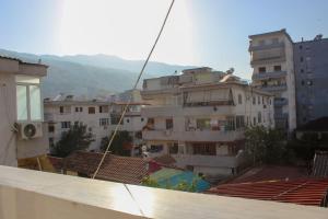 Castel Apartment Renovated Easy Parking Nearby