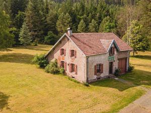 Maisons de vacances Charmante maison forestiere, 3 chambres, activites nature, proche Gerardmer et Epinal. - FR-1-589-636 : photos des chambres