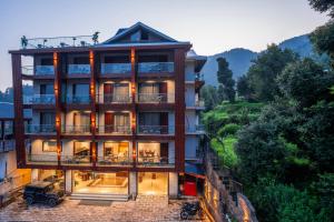 Alt life Luxe - Himalayan Crown - Upper Bhagsu Mcleodganj