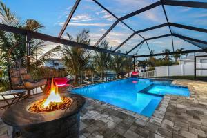 Waterfront Bliss w Dock - Sunsets Over Del Prado