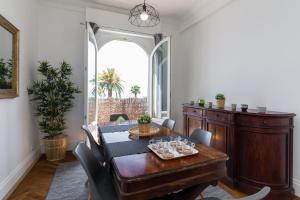 Beautiful apartment by the sea front