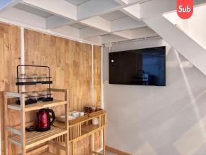 Loft & Cozy Stay near Lee Garden