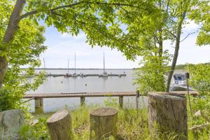 Cozy river-view suite