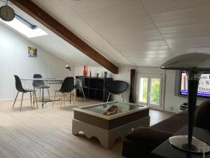 Appartements Grand T3 5p, fibre, parking , calme & proche Lyon : photos des chambres