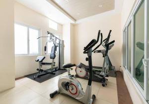 Close by landmarks and airport