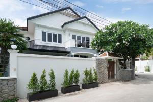7BR Grand Pool Villa in heart Patong