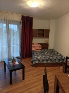 Марина Кеѝп, Ахелой