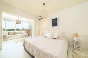 Villa Tutti sur Mer - boho style - private heated pool - mountain views - by Oyoostays