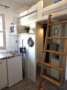 Studette 1km château Versailles check-in autonome