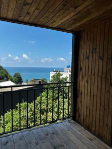 Green Azure - მწვანე ლაჟვარდი