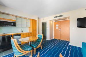 Ala Moana Hotel near beach King bed