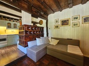 Martins Family Cottage with Hot Tub & Views