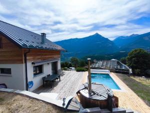 Chalet de montagne, Piscine avec vue et bain nordique