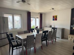 Maisons de vacances La Casa Nancy Tomblaine 12 pers Parking et Jardin : photos des chambres