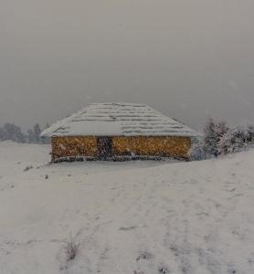 Birni Camping and Mudhouse - Ubytování bez kategorie ve městě Palampur